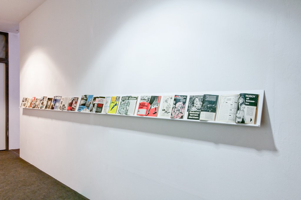 Das Foto zeigt das Untergeschoss des Edith-Russ-Hauses mit dem Kunstwerk von David Moises: Ultimate Machine aka Shannon's Hand. Foto Franz J Wamhof © Edith-Russ-Haus