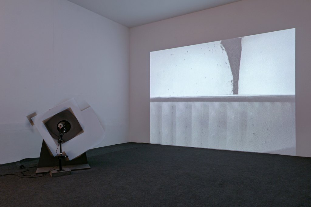 Das Foto zeigt das Untergeschoss des Edith-Russ-Hauses mit dem Kunstwerk von Bernd Oppl: oT. Foto Franz J Wamhof © Edith-Russ-Haus