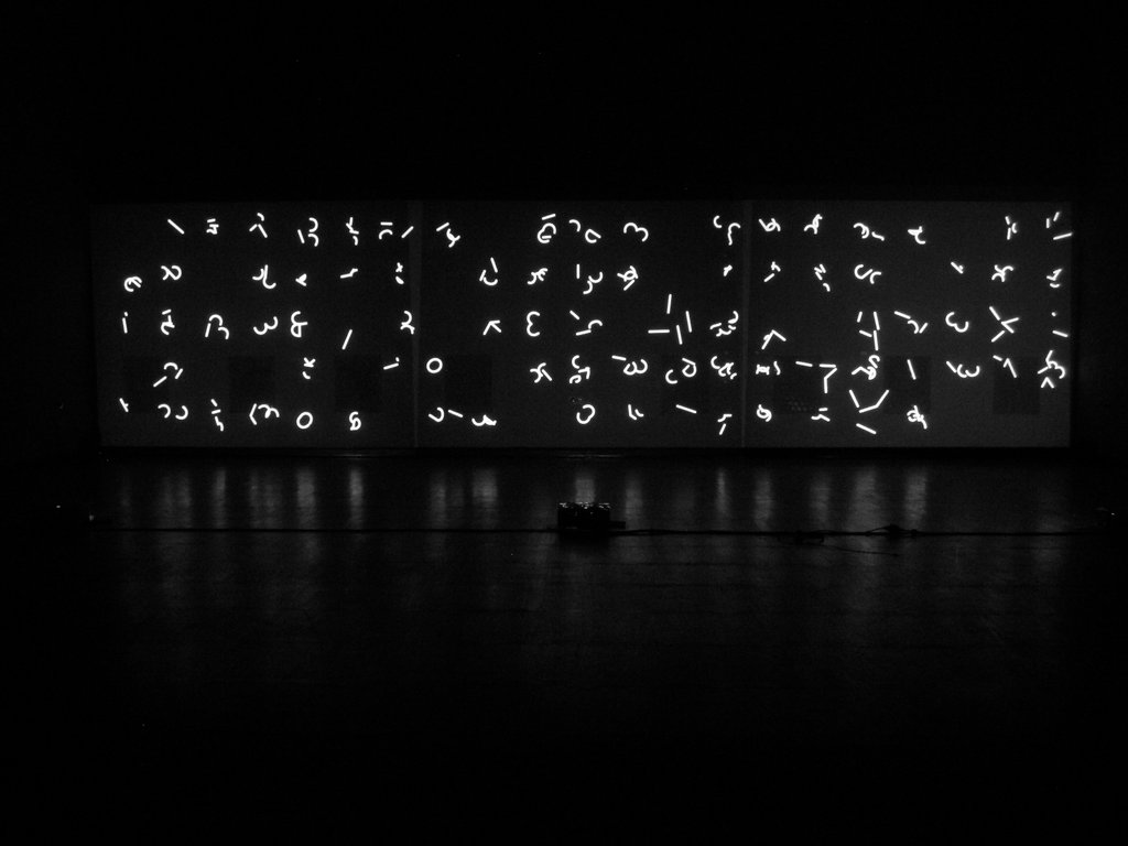Das Foto zeigt das Obergeschoss des Edith-Russ-Hauses mit dem Kunstwerk von ss-io: The Moment. Foto © Edith-Russ-Haus