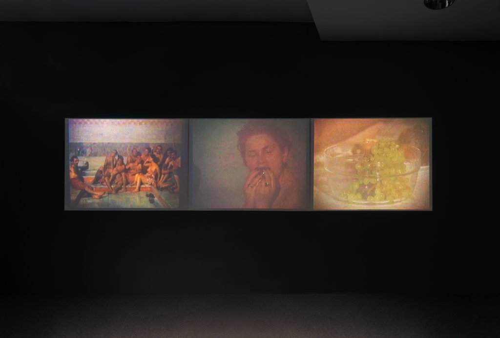 Das Foto zeigt das Untergeschoss des Edith-Russ-Hauses mit dem Kunstwerk von Şükran Moral: Hamam. Foto Franz J Wamhof © Edith-Russ-Haus