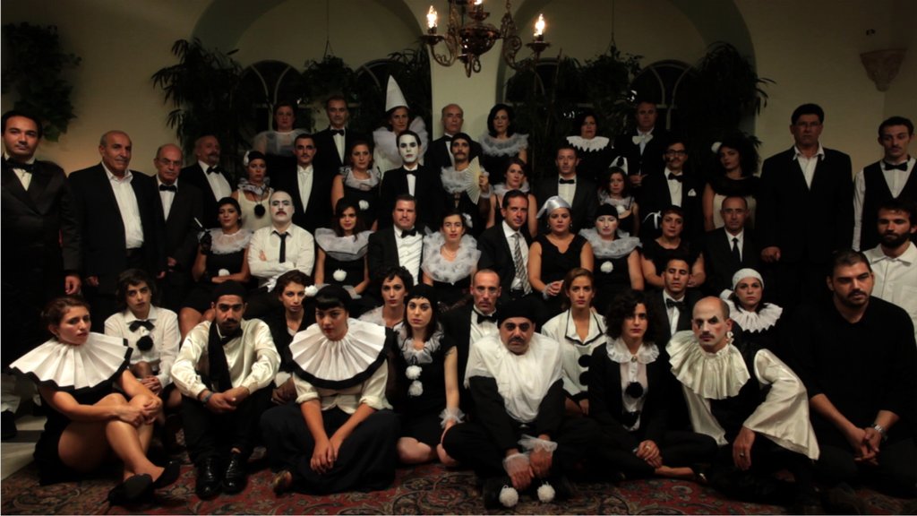 Dies ist eine Abbildung des Kunstwerks  A Sketch of Manners (Alfred Roch's Last Masquerade), Videostill © Jumana Manna 2013