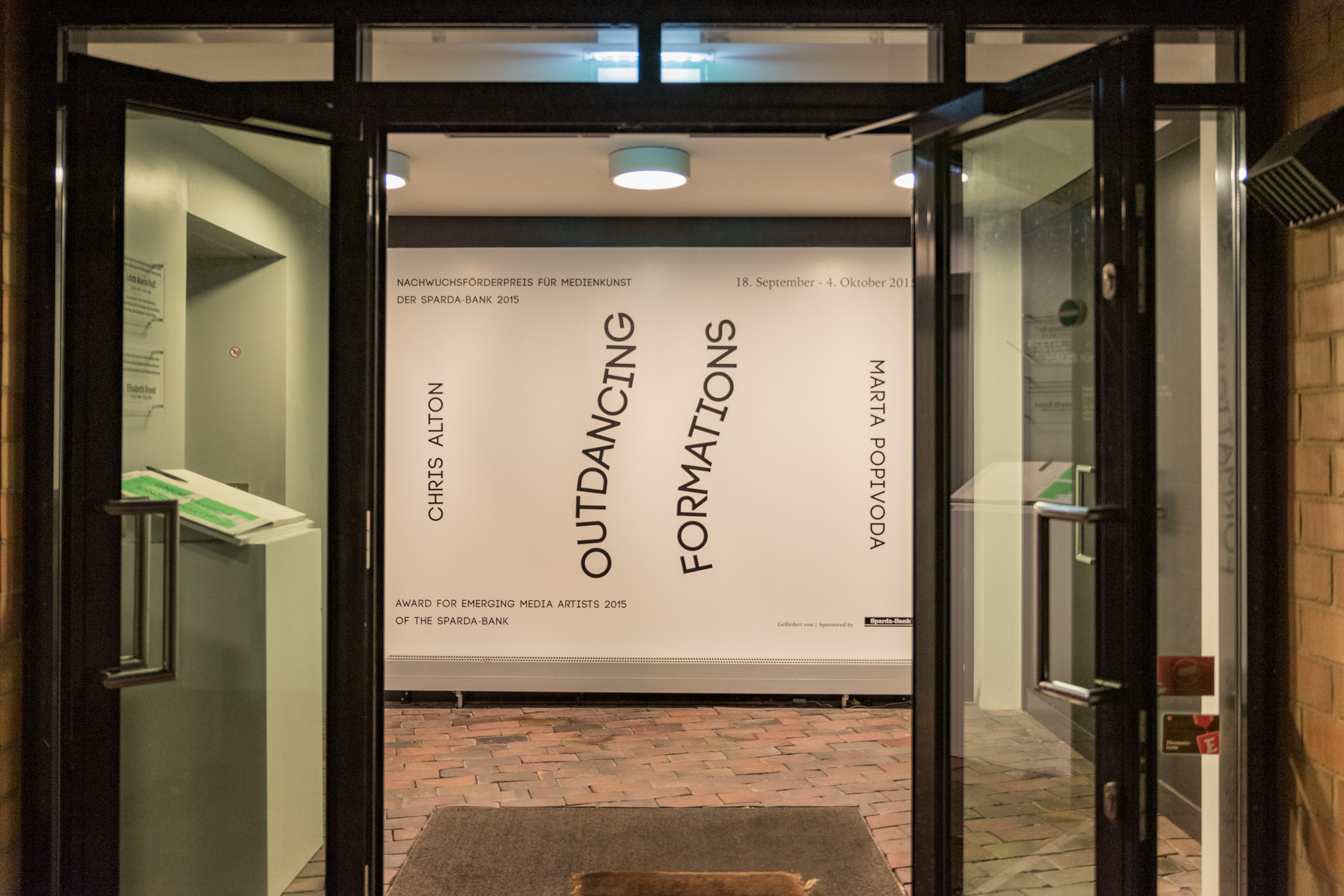 The photo shows the entrance area of the Edith Russ House during the exhibition Chris Alton & Marta Popivoda: Outdancing Formations. Photo © Edith-Russ-Haus