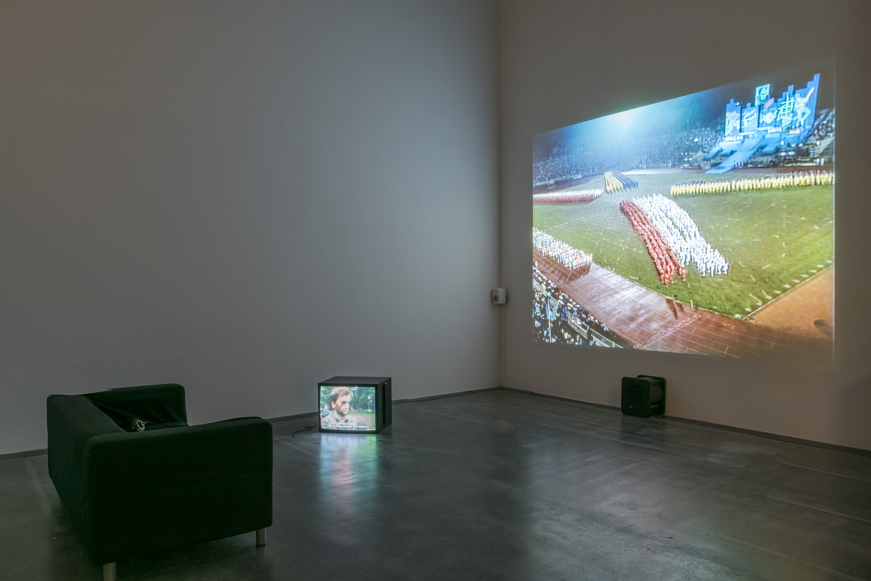 The photo shows the upper floor of the Edith Russ House with the Exhibition view Chris Alton & Marta Popivoda: Outdancing Formations. Photo © Edith-Russ-Haus