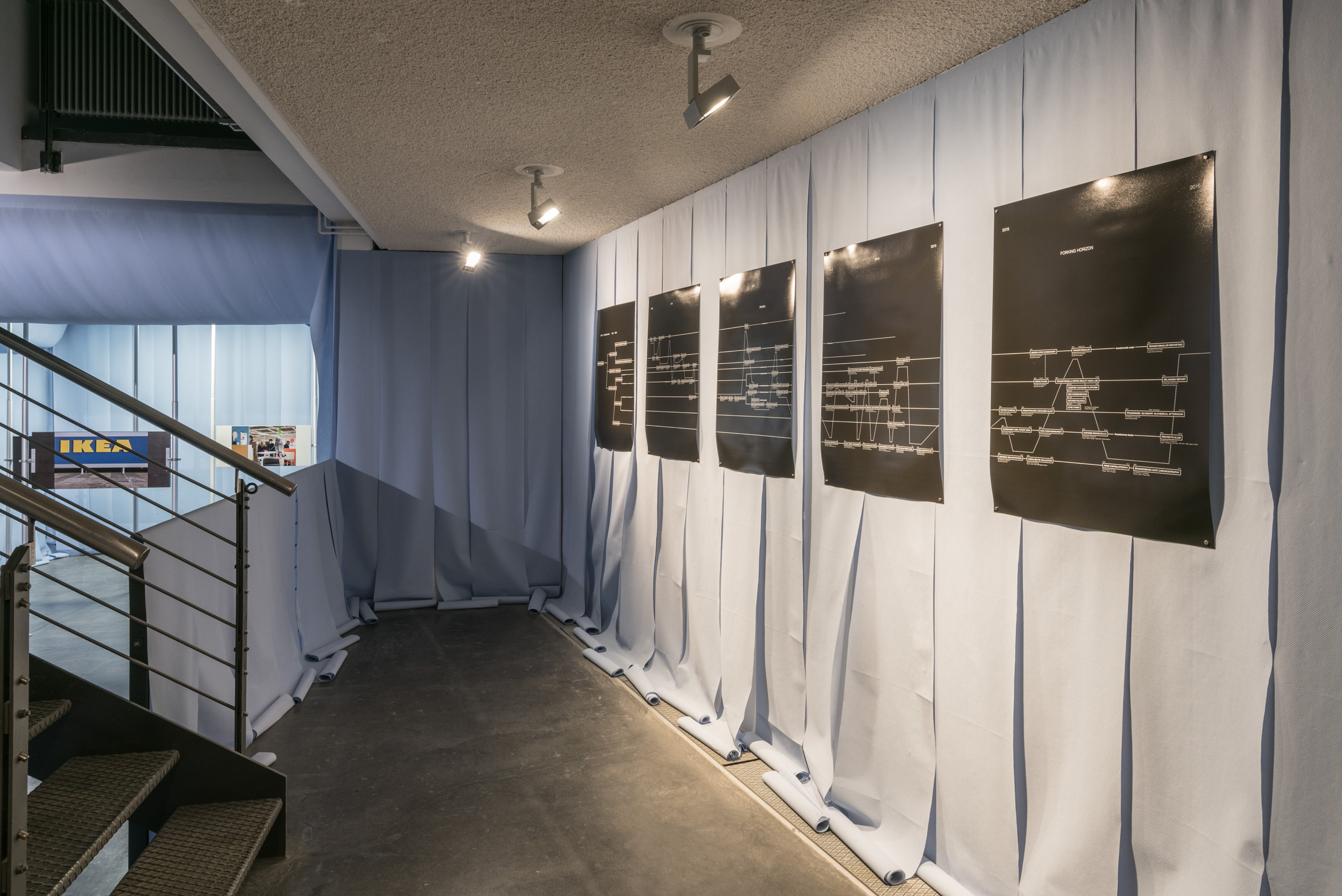 Das Foto zeigt das Untergeschoss des Edith-Russ-Hauses mit dem Kunstwerk von Johannes Paul Raether: Transformellae. Foto © Edith-Russ-Haus