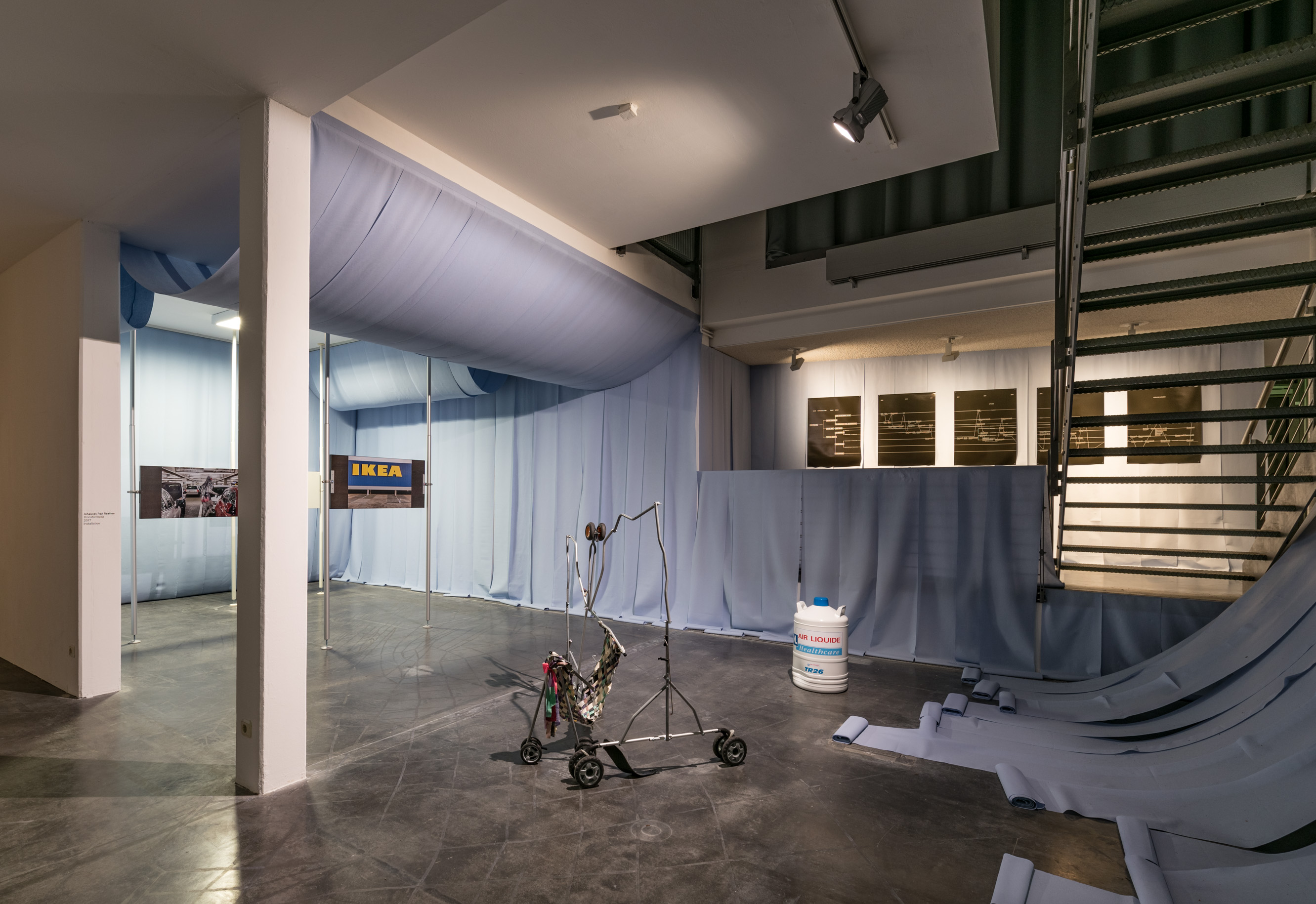 Das Foto zeigt das Untergeschoss des Edith-Russ-Hauses mit dem Kunstwerk von Johannes Paul Raether: Transformellae. Foto © Edith-Russ-Haus