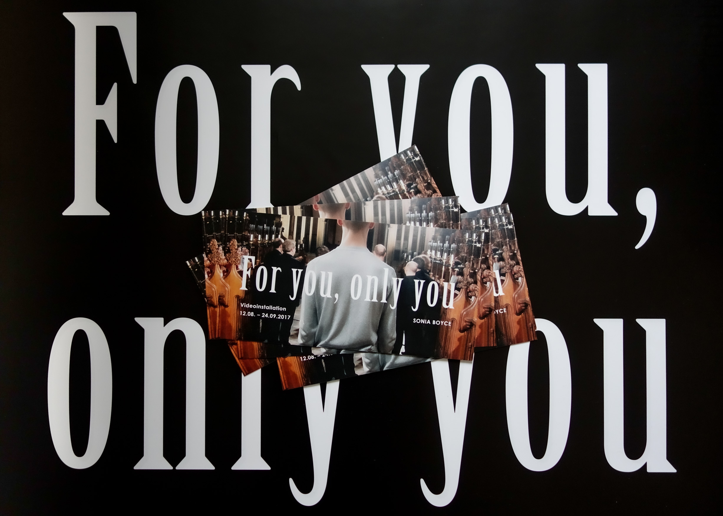 Das Foto zeigt den Pulverturm mit dem Kunstwerk von Sonia Boyce: For you, only you. Foto © Edith-Russ-Haus