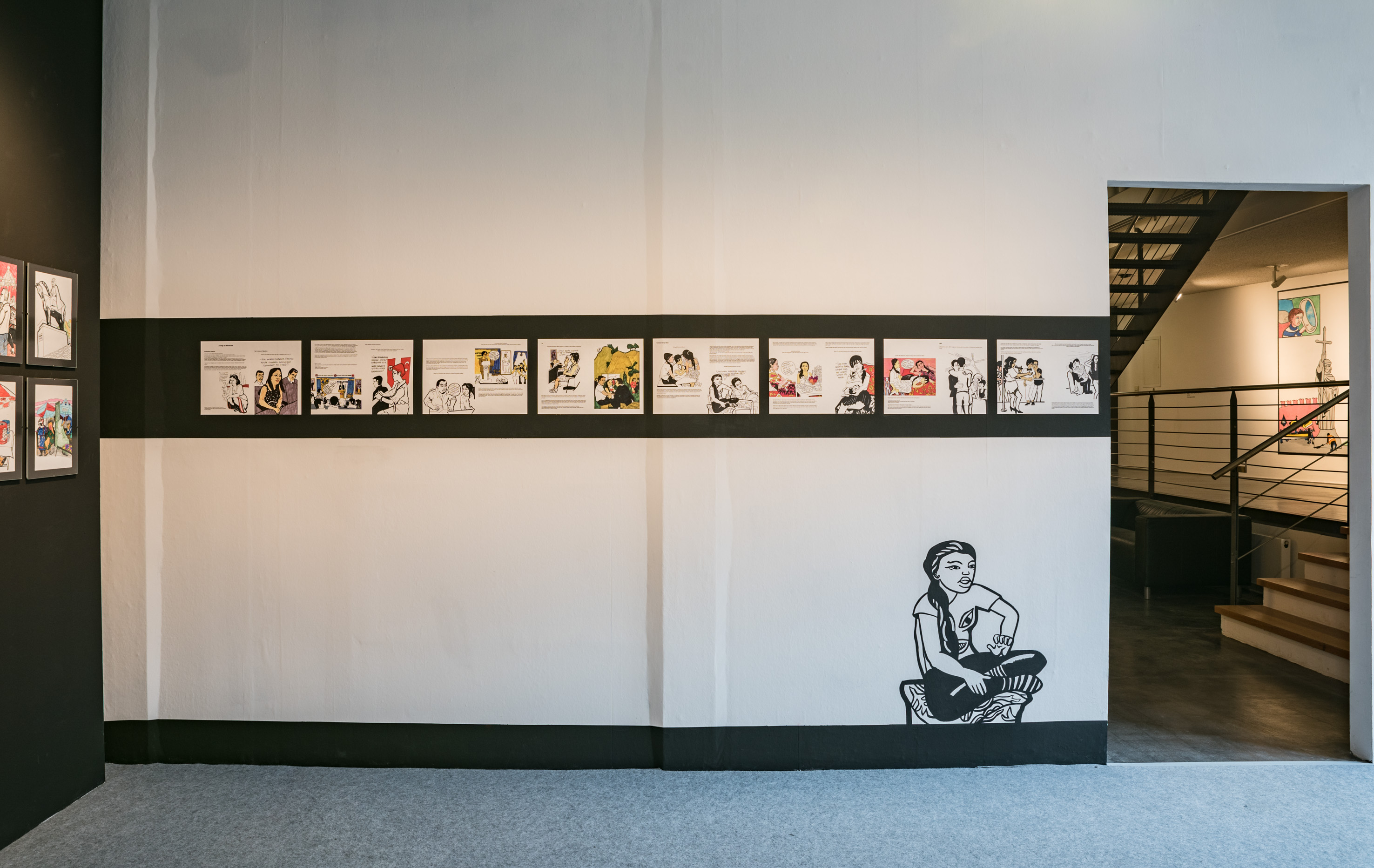 Das Foto zeigt das Untergeschoss des Edith-Russ-Hauses mit dem Kunstwerk von Victoria Lomasko: A Trip to Kyrgysztan. Foto © Edith-Russ-Haus