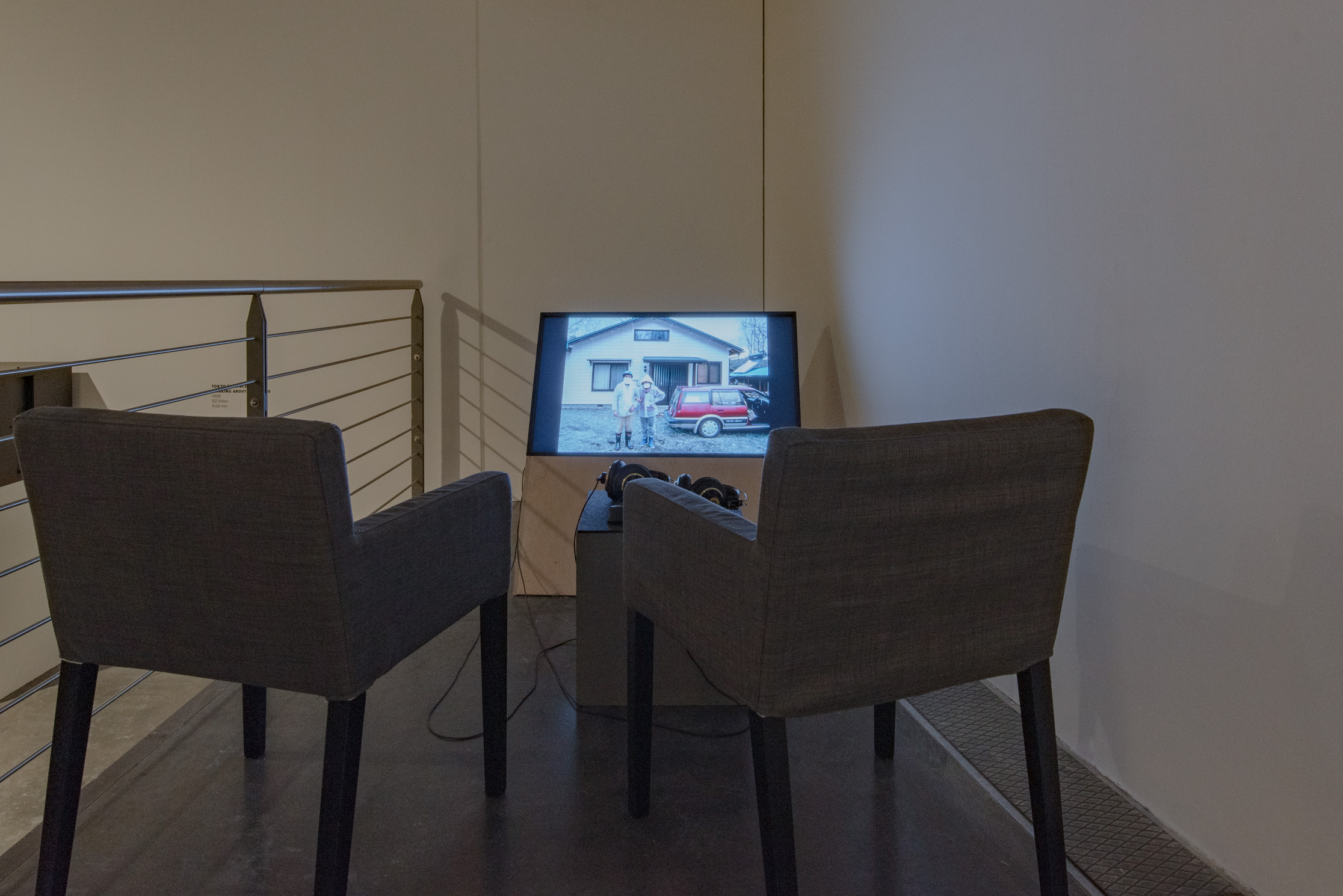 The photo shows the basement of the Edith Russ House with the artwork by Nina Fischer & Maroan el Sani: Video Library 1995–2016. Photo © Edith-Russ-Haus