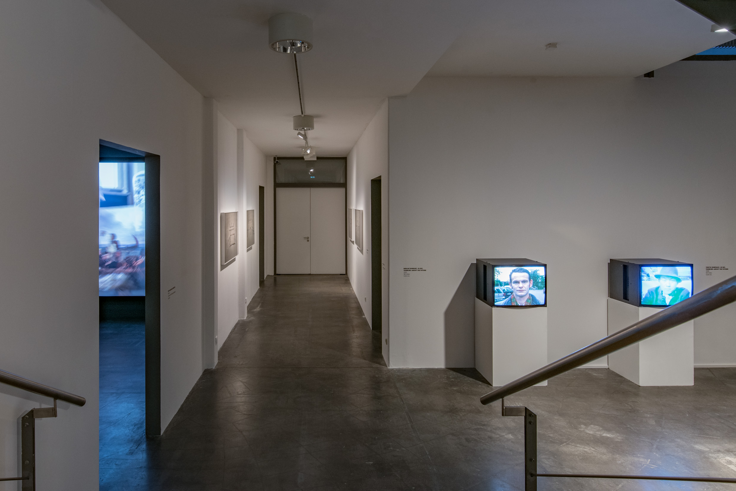 The photo shows the basement of the Edith Russ House with the Exhibition view Nina Fischer & Maroan el Sani: The Active Guest. Photo © Edith-Russ-Haus