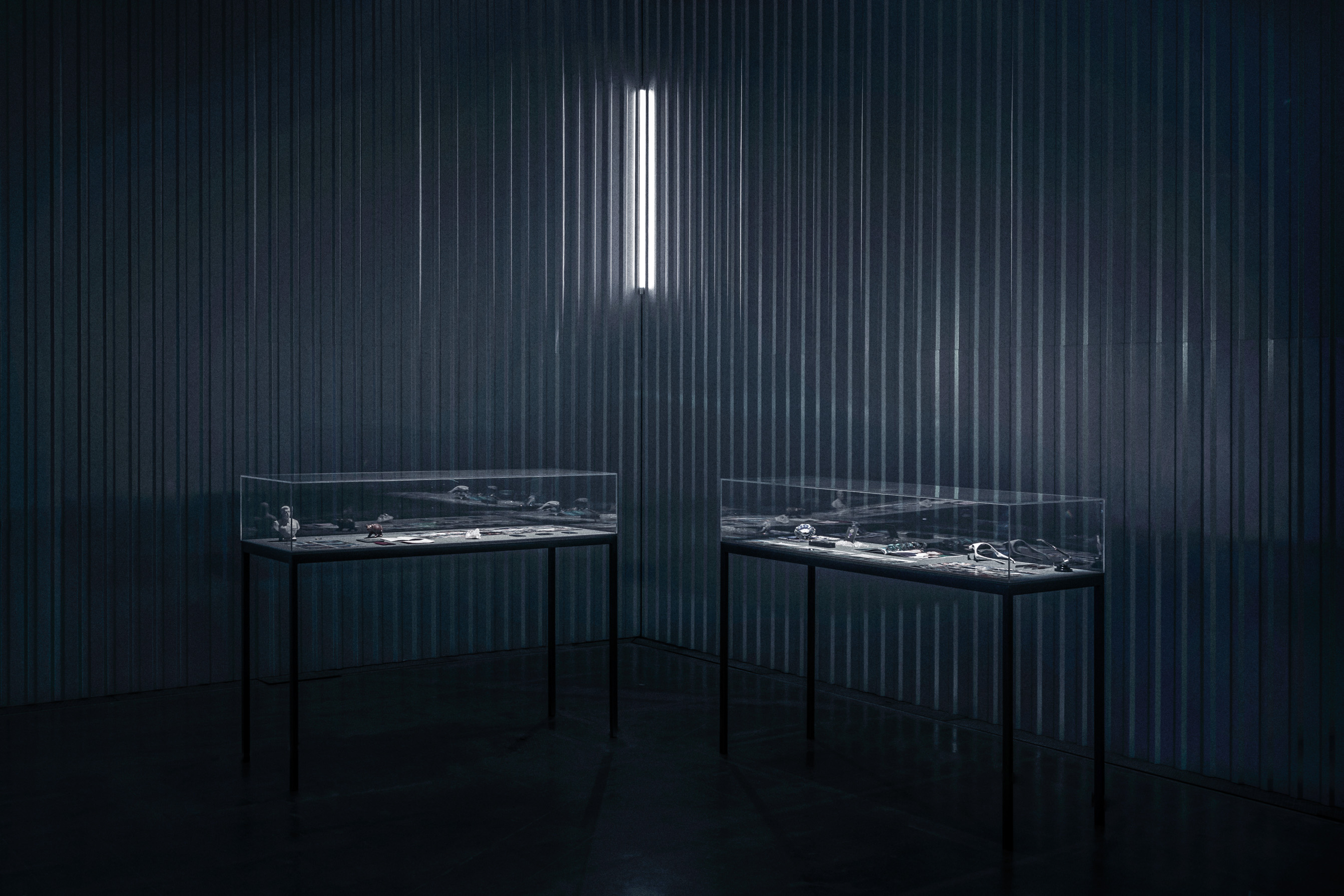 Das Foto zeigt das Obergeschoss des Edith-Russ-Hauses mit dem Kunstwerk von Viktor Brim: Imperial Machine. Foto © Edith-Russ-Haus