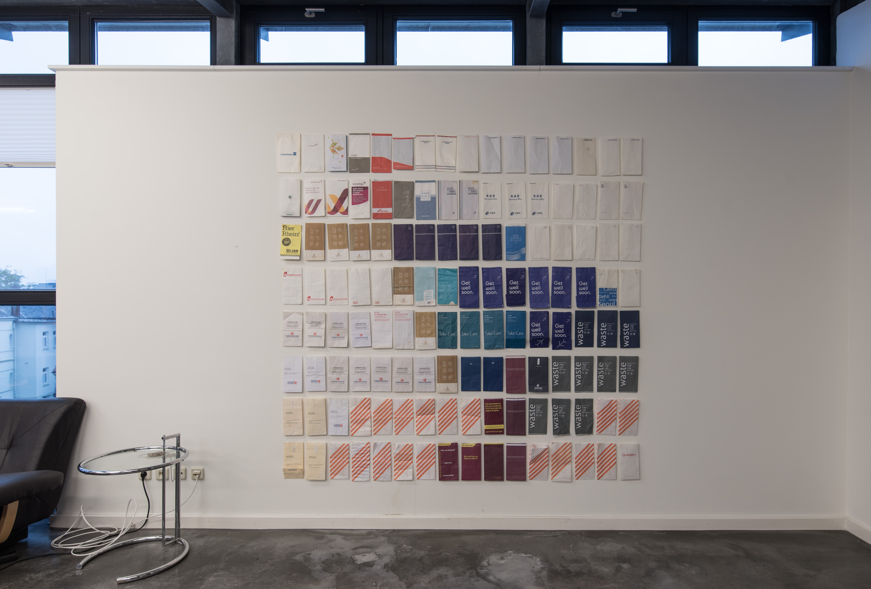 Das Foto zeigt den Pulverturm mit der Ausstellungsansicht Sebastian Luetgert: no-show. Foto © Edith-Russ-Haus