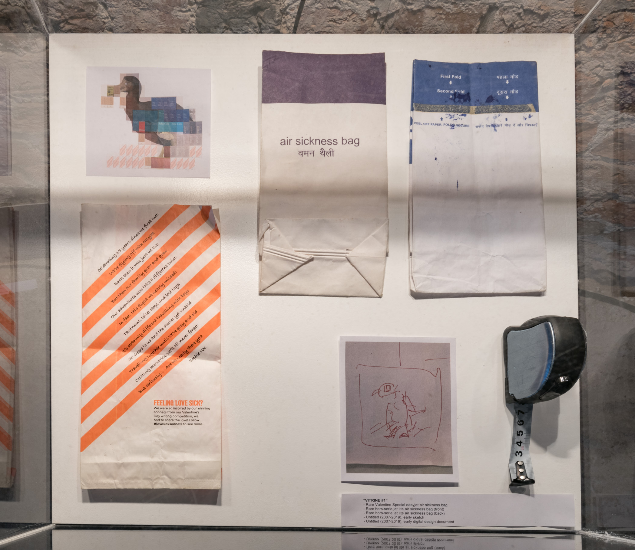 Das Foto zeigt den Pulverturm mit der Ausstellungsansicht Sebastian Luetgert: no-show. Foto © Edith-Russ-Haus