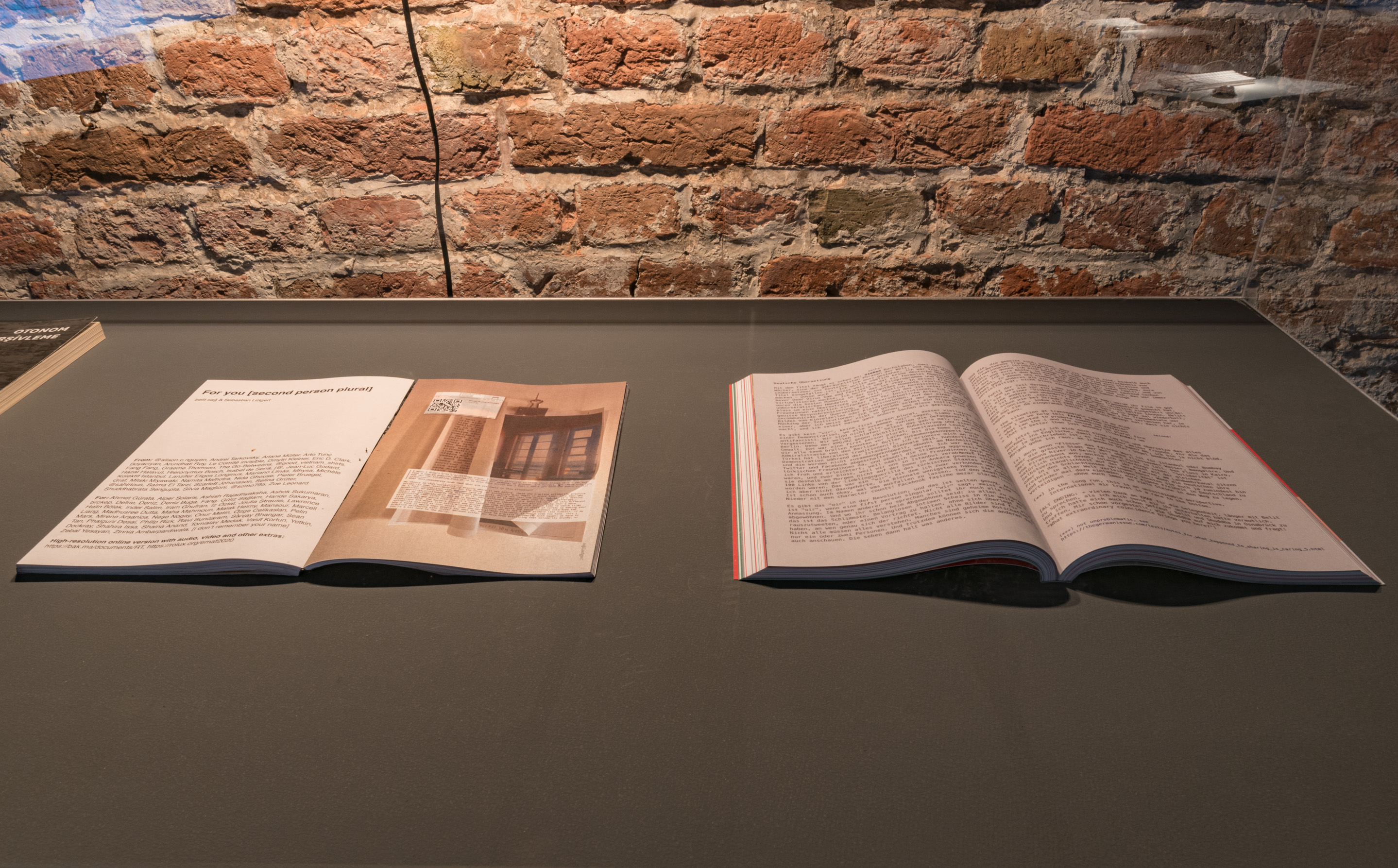 Das Foto zeigt den Pulverturm mit der Ausstellungsansicht Sebastian Luetgert: no-show. Foto © Edith-Russ-Haus