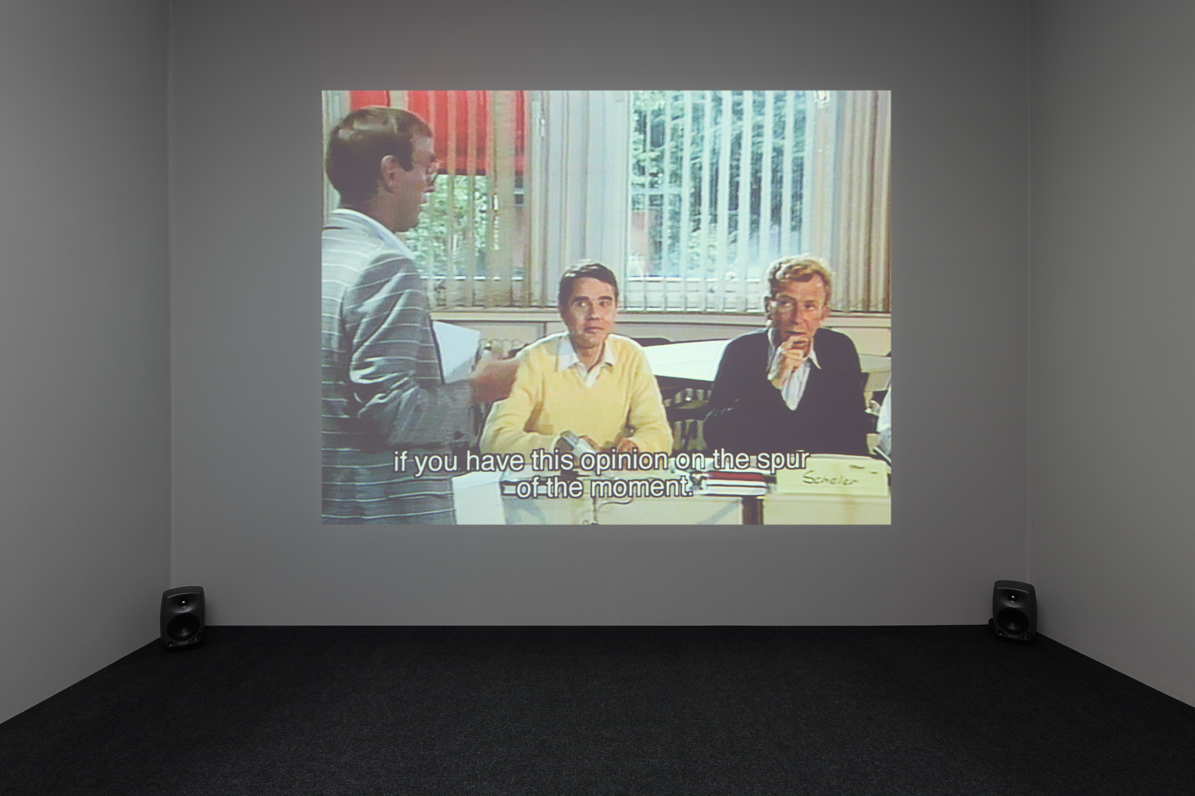 Das Foto zeigt das Untergeschoss des Edith-Russ-Hauses mit dem Kunstwerk von Harun Farocki: Die Schulung. Foto © Edith-Russ-Haus