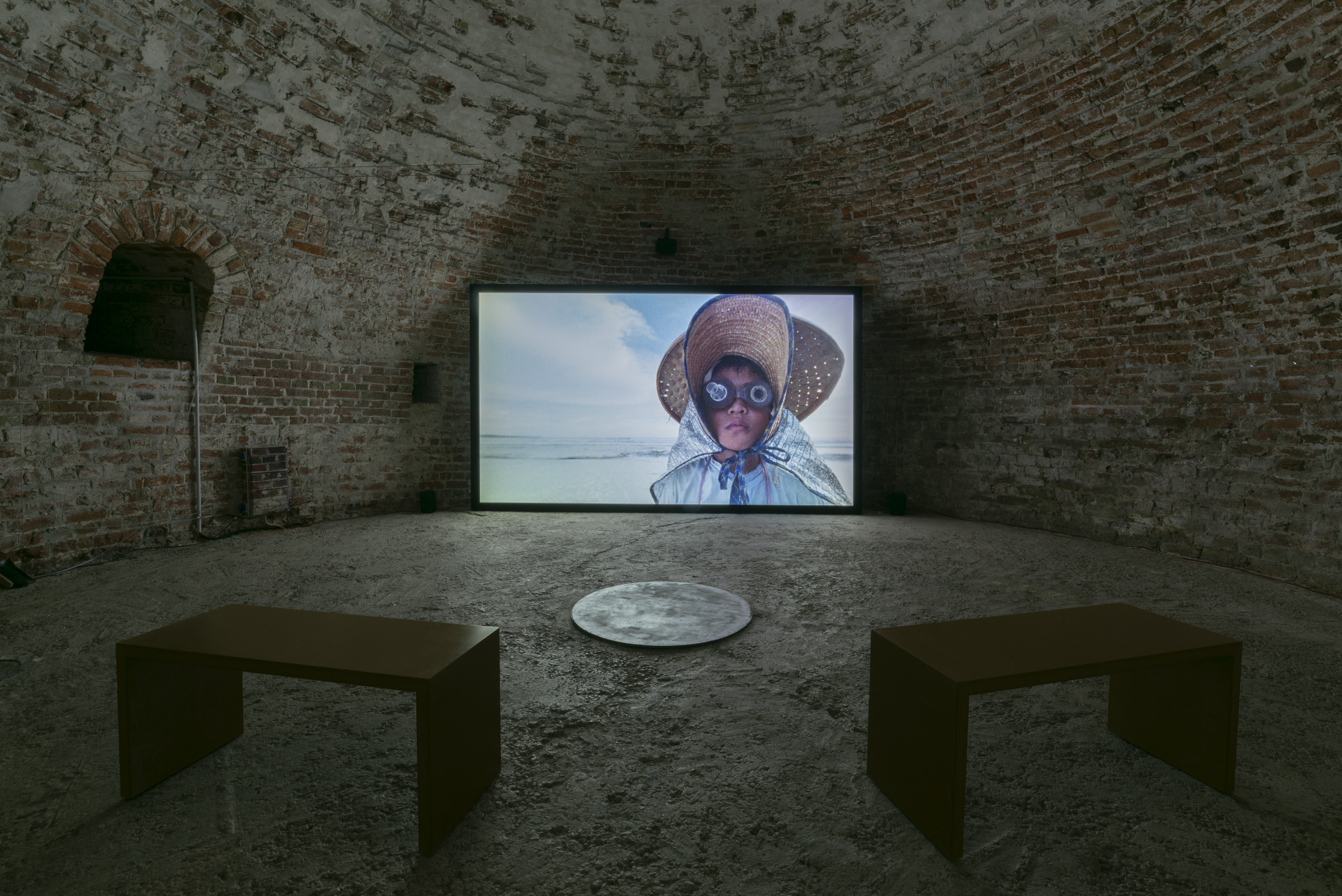Tuần Andrew Nguyễn: The Boat People, Installation Pulverturm. Photo © Edith-Russ-Haus 2023