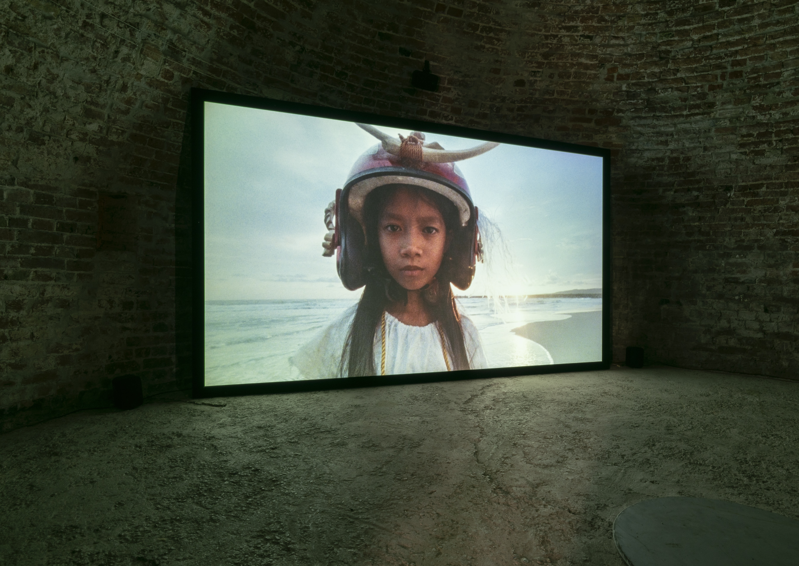 Tuần Andrew Nguyễn: The Boat People, Installation Pulverturm. Photo © Edith-Russ-Haus 2023