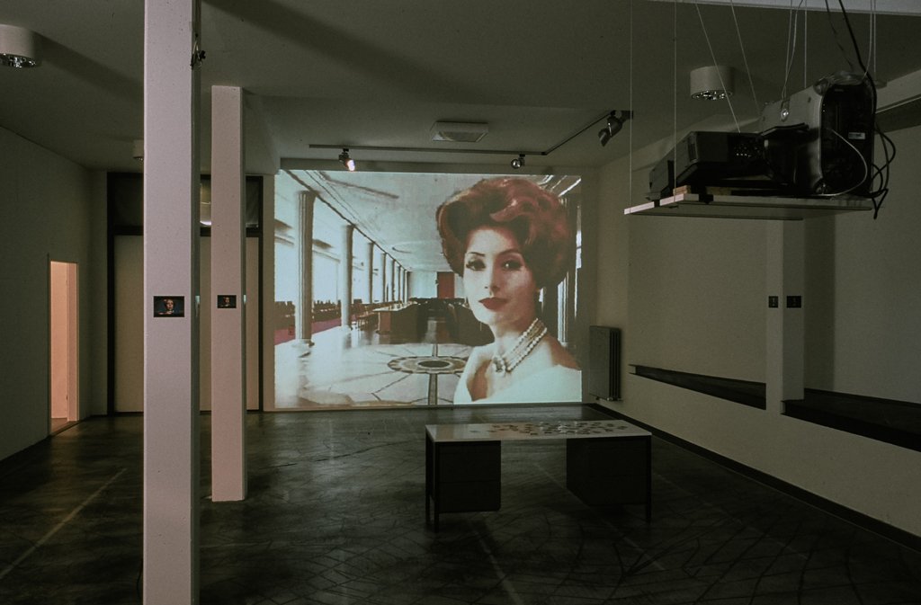 Das Foto zeigt das Untergeschoss des Edith-Russ-Hauses mit dem Kunstwerk von CUKT: Wiktoria Cukt. Foto © Edith-Russ-Haus