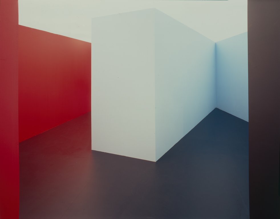 Das Foto zeigt das Obergeschoss des Edith-Russ-Hauses mit dem Kunstwerk von Monika Oechsler: Am fernen und entferntesten Punkt. Foto © Edith-Russ-Haus