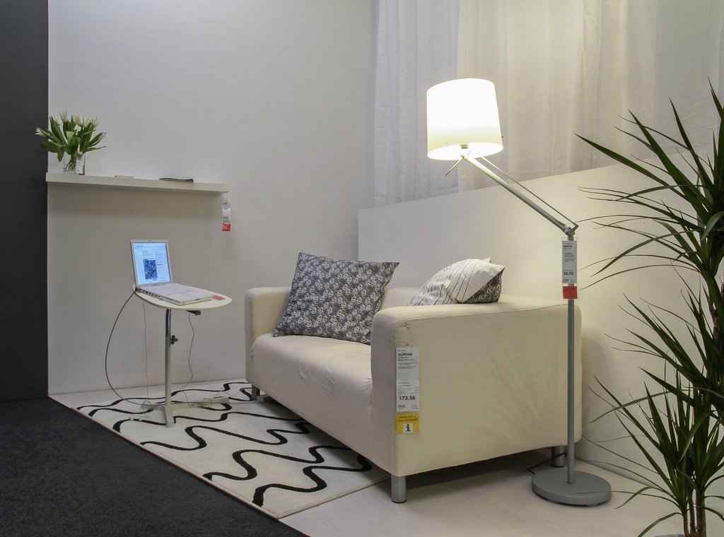 Das Foto zeigt das Untergeschoss des Edith-Russ-Hauses mit dem Kunstwerk von Jens Brand: G-Pod/ G-Player4/ G-Turns.com. Foto Franz J Wamhof © Edith-Russ-Haus