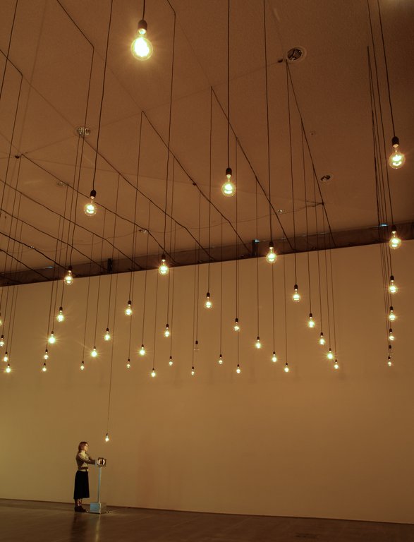 Das Foto zeigt das Obergeschoss des Edith-Russ-Hauses mit dem Kunstwerk von Rafael Lozano-Hemmer: Pulse Room. Foto Franz J Wamhof © Edith-Russ-Haus