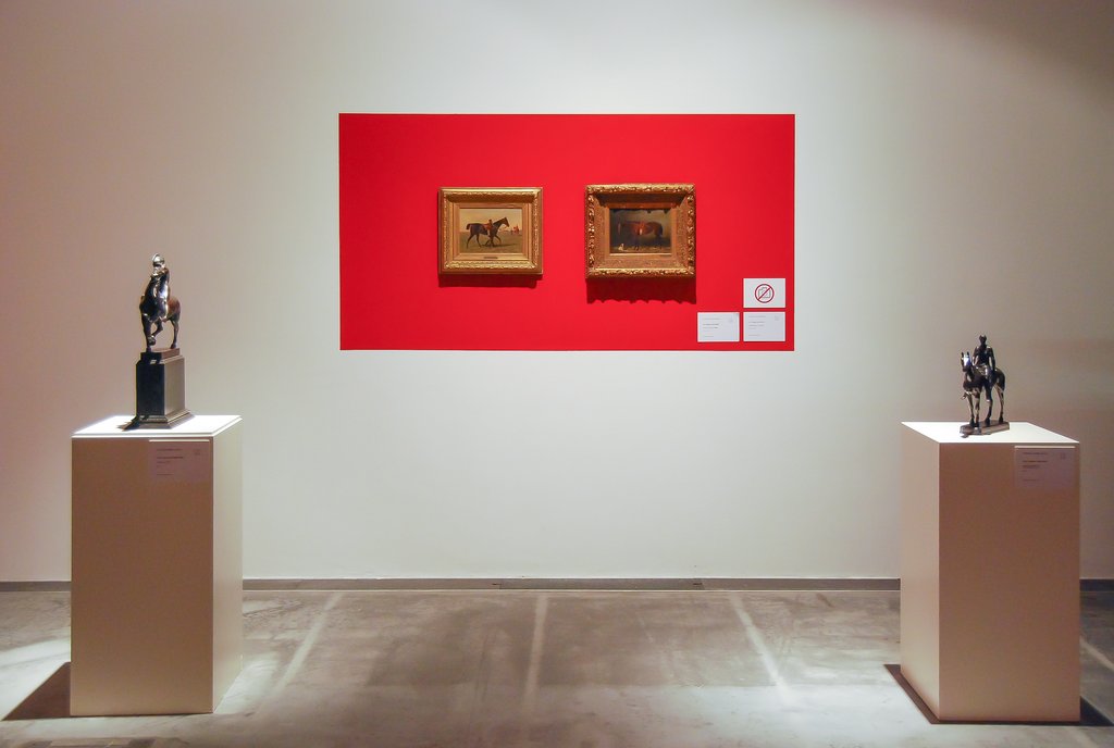 Das Foto zeigt das Obergeschoss des Edith-Russ-Hauses mit der Ausstellungsansicht Cornelia Sollfrank: Originale und andere Fälschungen. Foto Christoph Irrgang © Edith-Russ-Haus