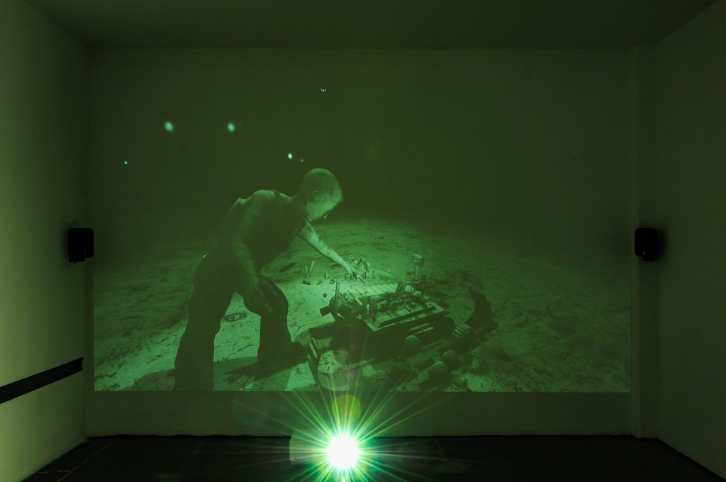 Das Foto zeigt das Untergeschoss des Edith-Russ-Hauses mit dem Kunstwerk von Knowbotic Reasearch: huwwara_anybody, looking. Foto Franz J Wamhof © Edith-Russ-Haus