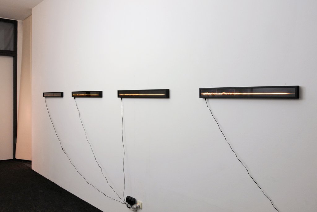 The photo shows the basement of the Edith Russ House with the artwork by Paul DeMarinis: Tongues of Fire. Photo Franz J Wamhof © Edith-Russ-Haus