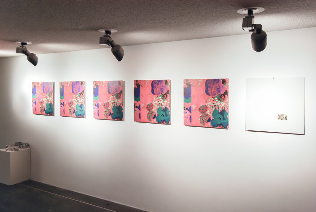 Das Foto zeigt das Untergeschoss des Edith-Russ-Hauses mit dem Kunstwerk von Cornelia Sollfrank: Another Originality. Foto © Edith-Russ-Haus