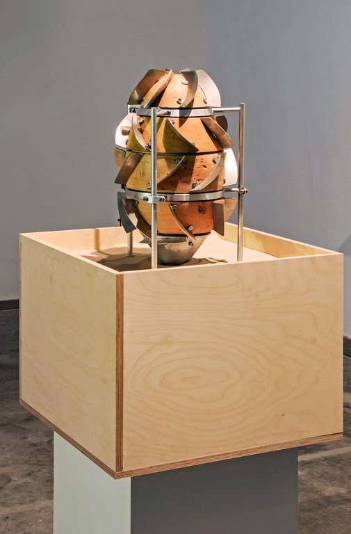 Das Foto zeigt das Obergeschoss des Edith-Russ-Hauses mit dem Kunstwerk von Jana Linke: EMDAS1. Foto Franz J Wamhof © Edith-Russ-Haus