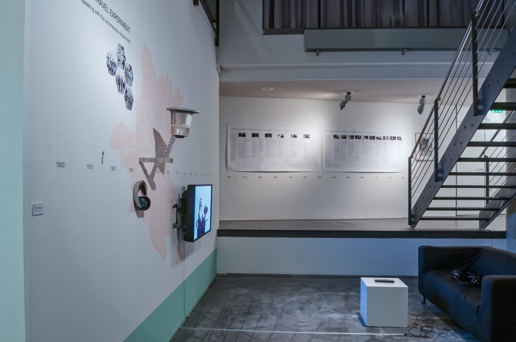 Das Foto zeigt das Untergeschoss des Edith-Russ-Hauses mit dem Kunstwerk von Ute Hoerner, Mathias Antlfinger: Sofia Time Travel Experiments. Foto Franz J Wamhof © Edith-Russ-Haus