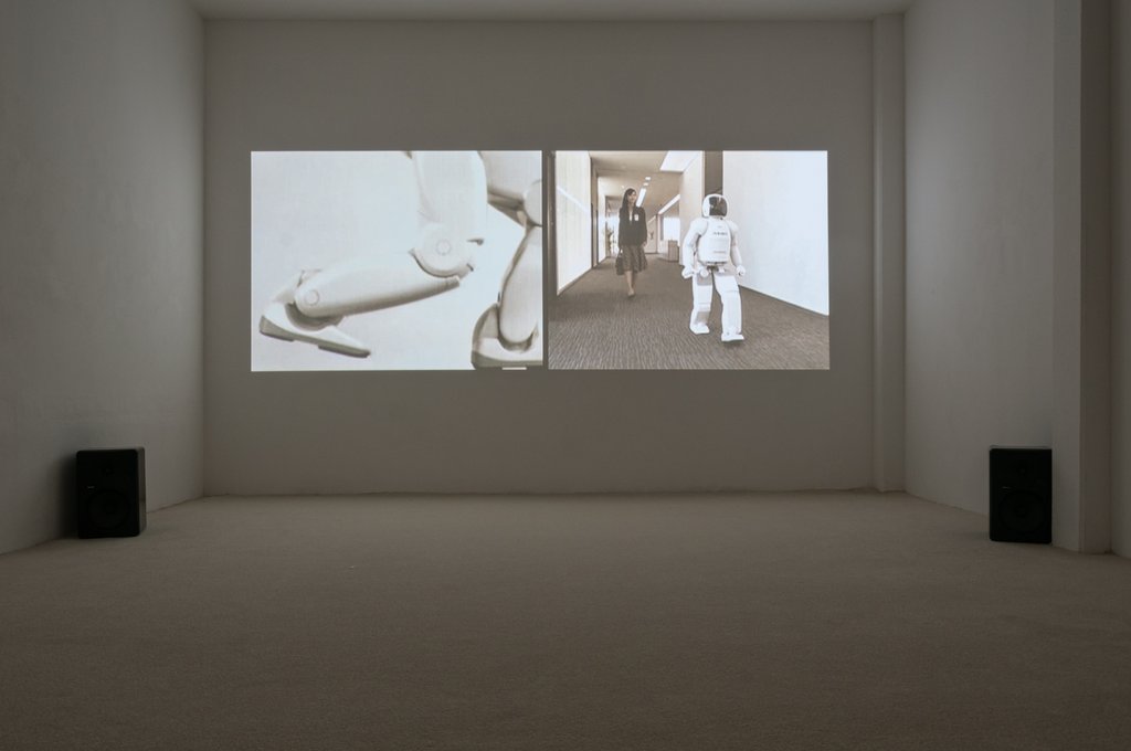 Das Foto zeigt das Untergeschoss des Edith-Russ-Hauses mit dem Kunstwerk von Ute Hoerner, Mathias Antlfinger: Le Nouveau OMIZA. Foto Franz J Wamhof © Edith-Russ-Haus